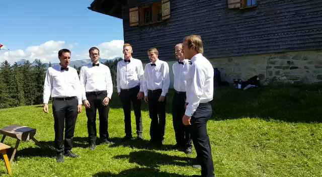 Les Vouèno - Tourdion_00_2.jpg